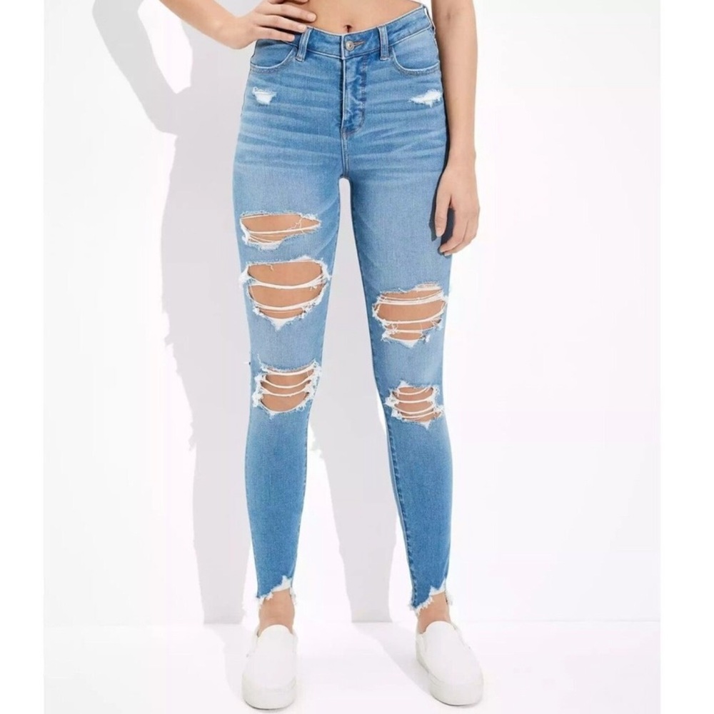 AMERICAN EAGLE RIPPED FRAYED SKINNY JEAN